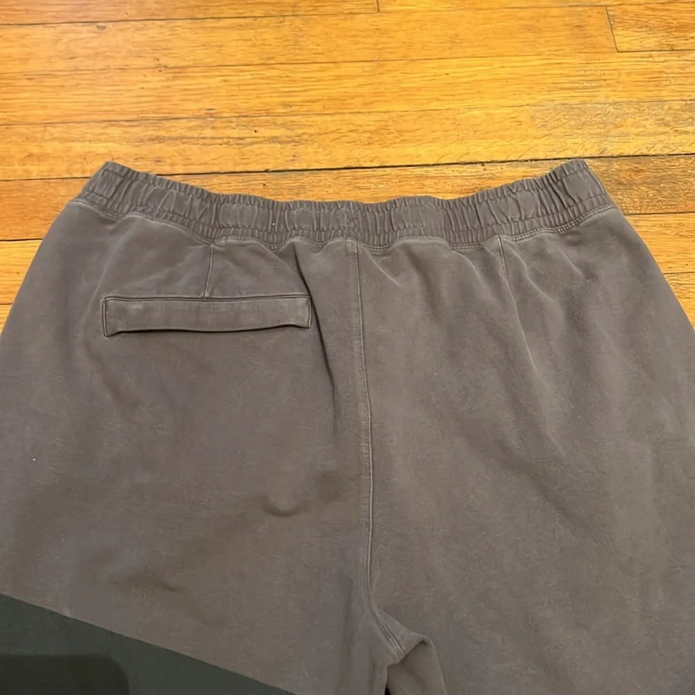 Lululemon Men’s Rise Shorts in Soot Light Grey, size L/XL